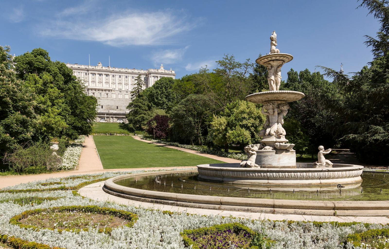 Le Palais Royal de Madrid vu depuis les jardins