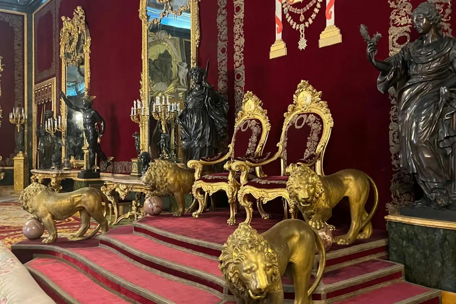 Il Palazzo Reale di Madrid e i suoi troni